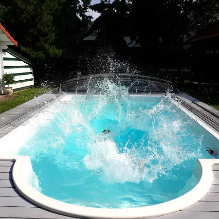 Bed & Pool
