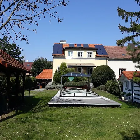 Bed & Pool Wiener Neustadt